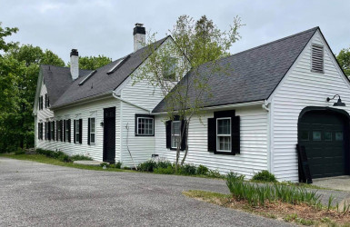 deer-isle-house-front-and-driveway