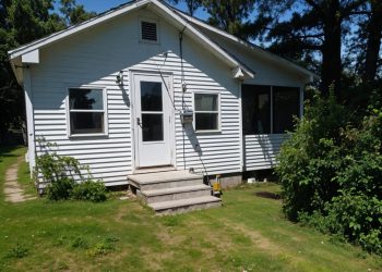 frontview-palmer-retreat-rental