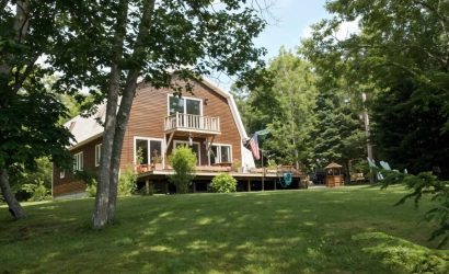 house-exterioir-from-lawn-pats-place-rental