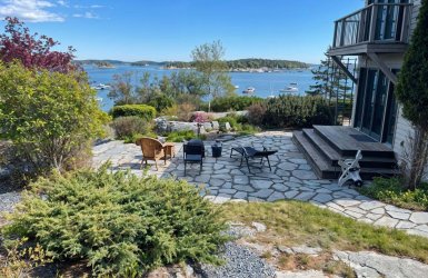 patio-overlooking-bay-gulls-ledge-rental